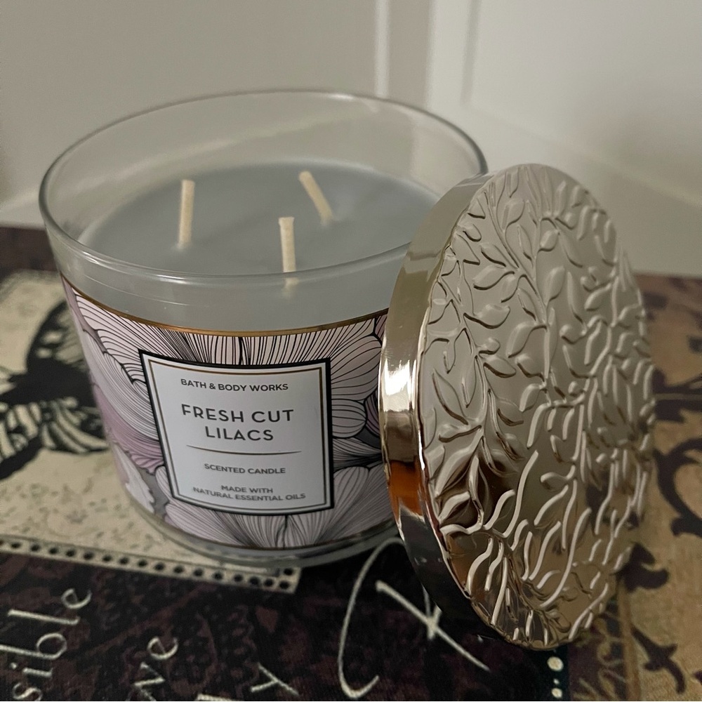 Bath & Body Works Fresh Cut Lilacs Three Wick Scented Candle - Picture 5 of 11